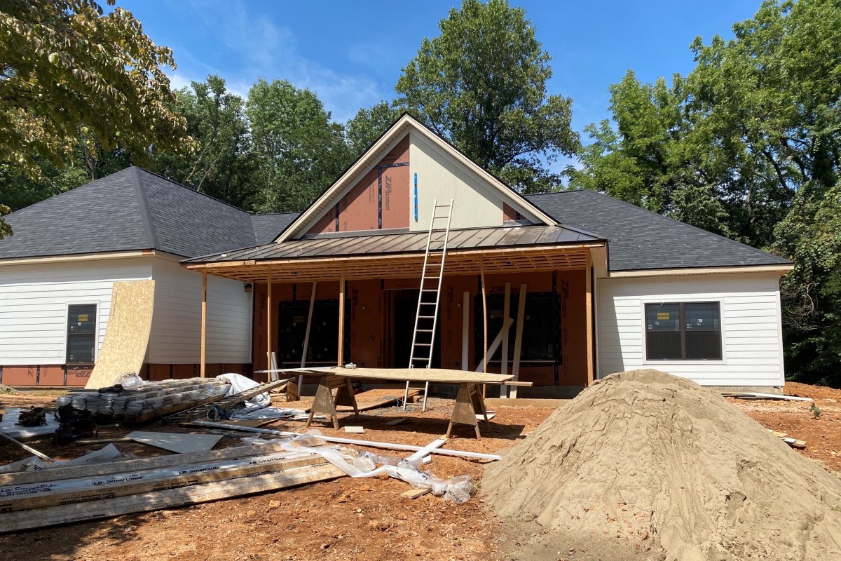 Southern Roofing and Renovations wants to put roofs over heads of