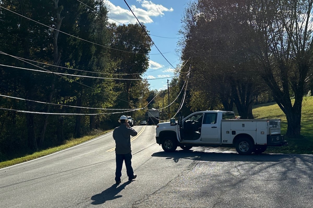 UPDATE Crash brings down power lines, blocking traffic at Bradbury