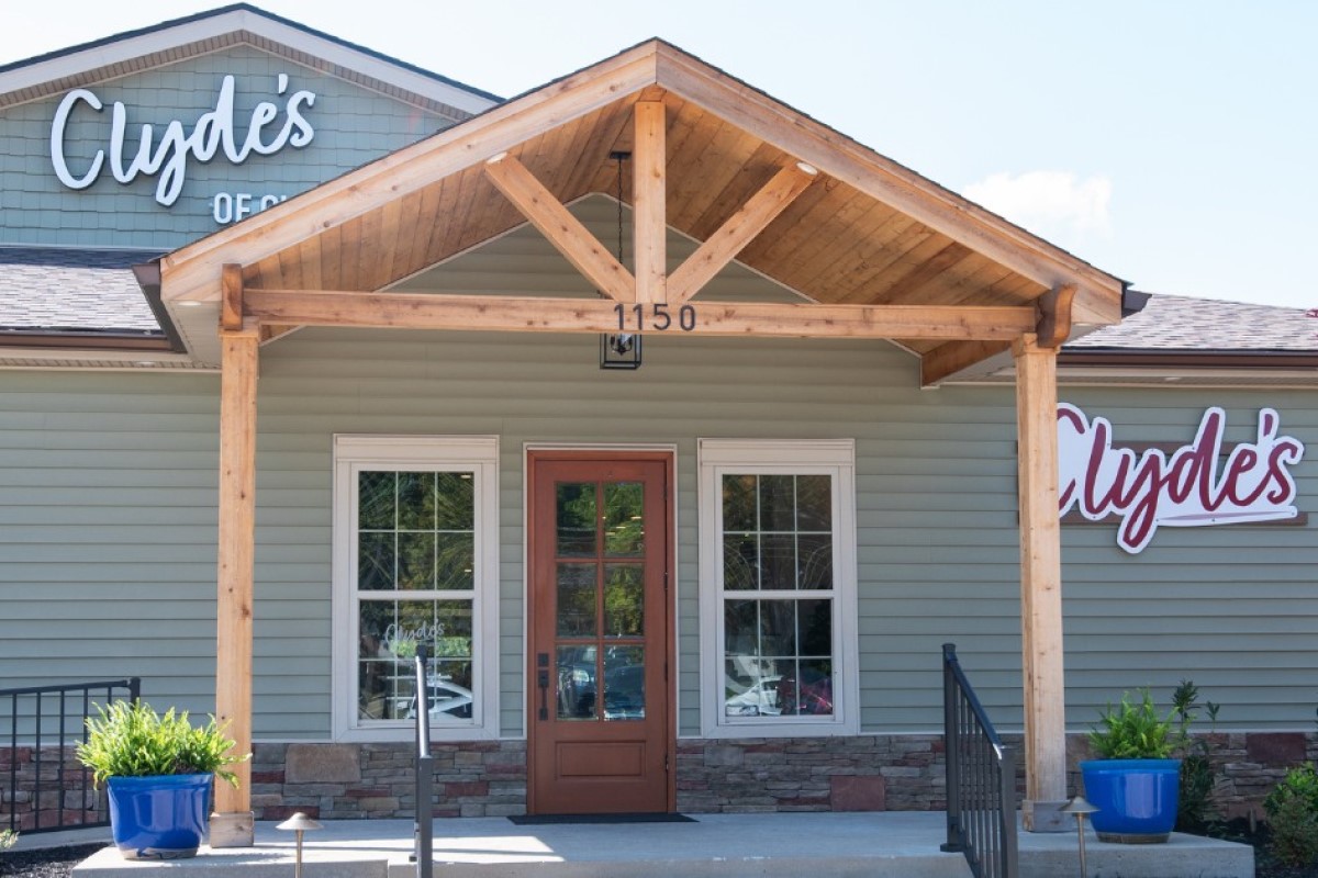 clyde-s-of-clarksville-brings-at-home-atmosphere-with-top-notch-food