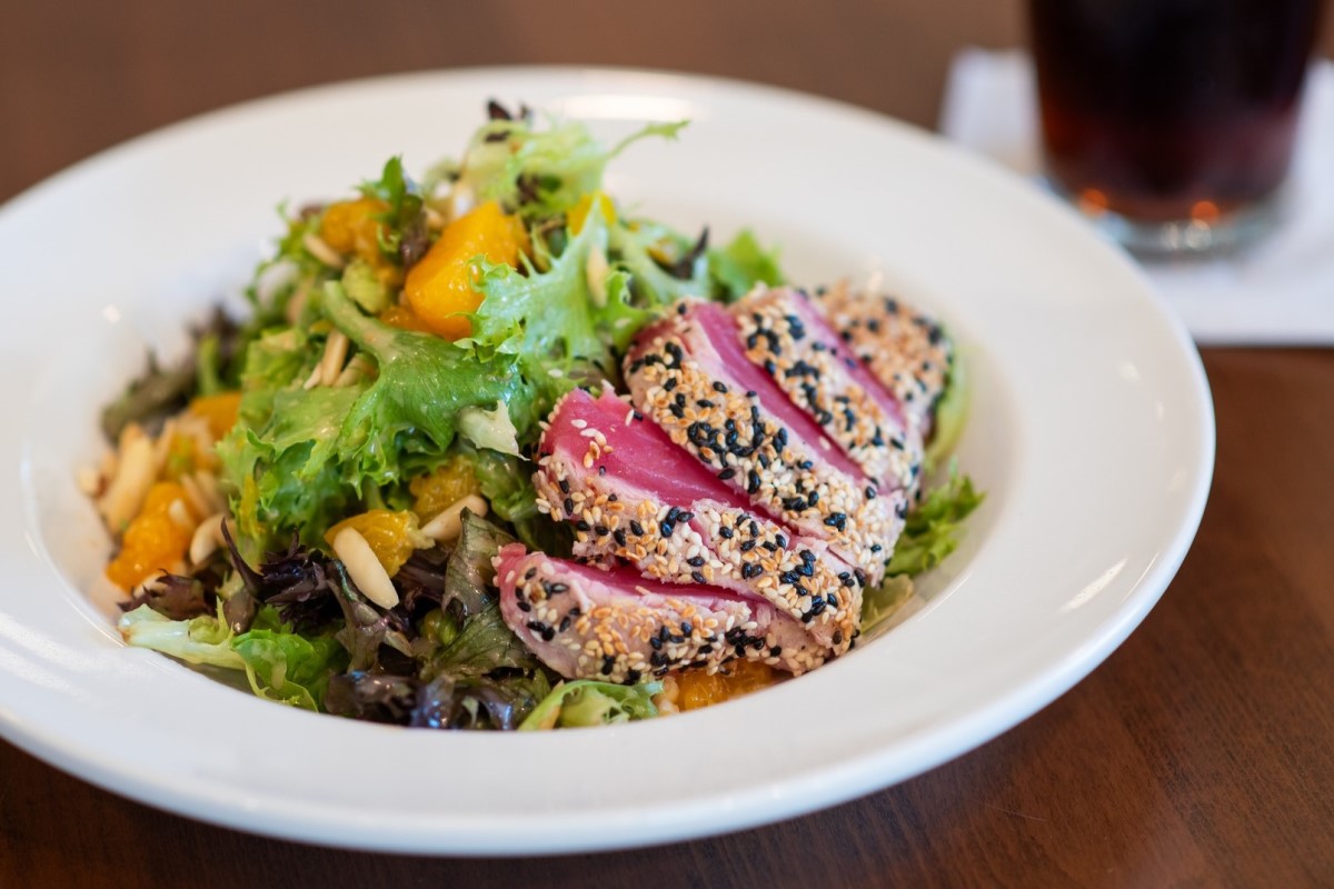 clyde-s-of-clarksville-brings-at-home-atmosphere-with-top-notch-food