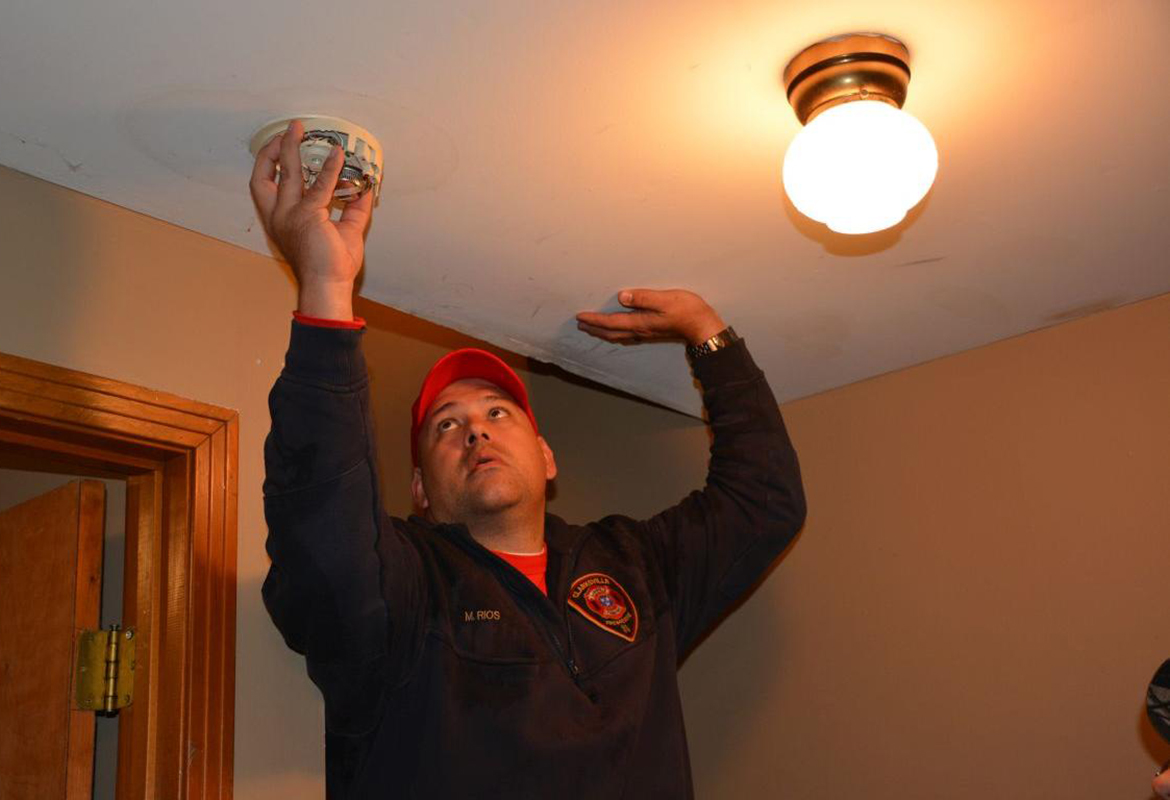 ‘Spring forward’ this weekend and test your smoke alarm batteries
