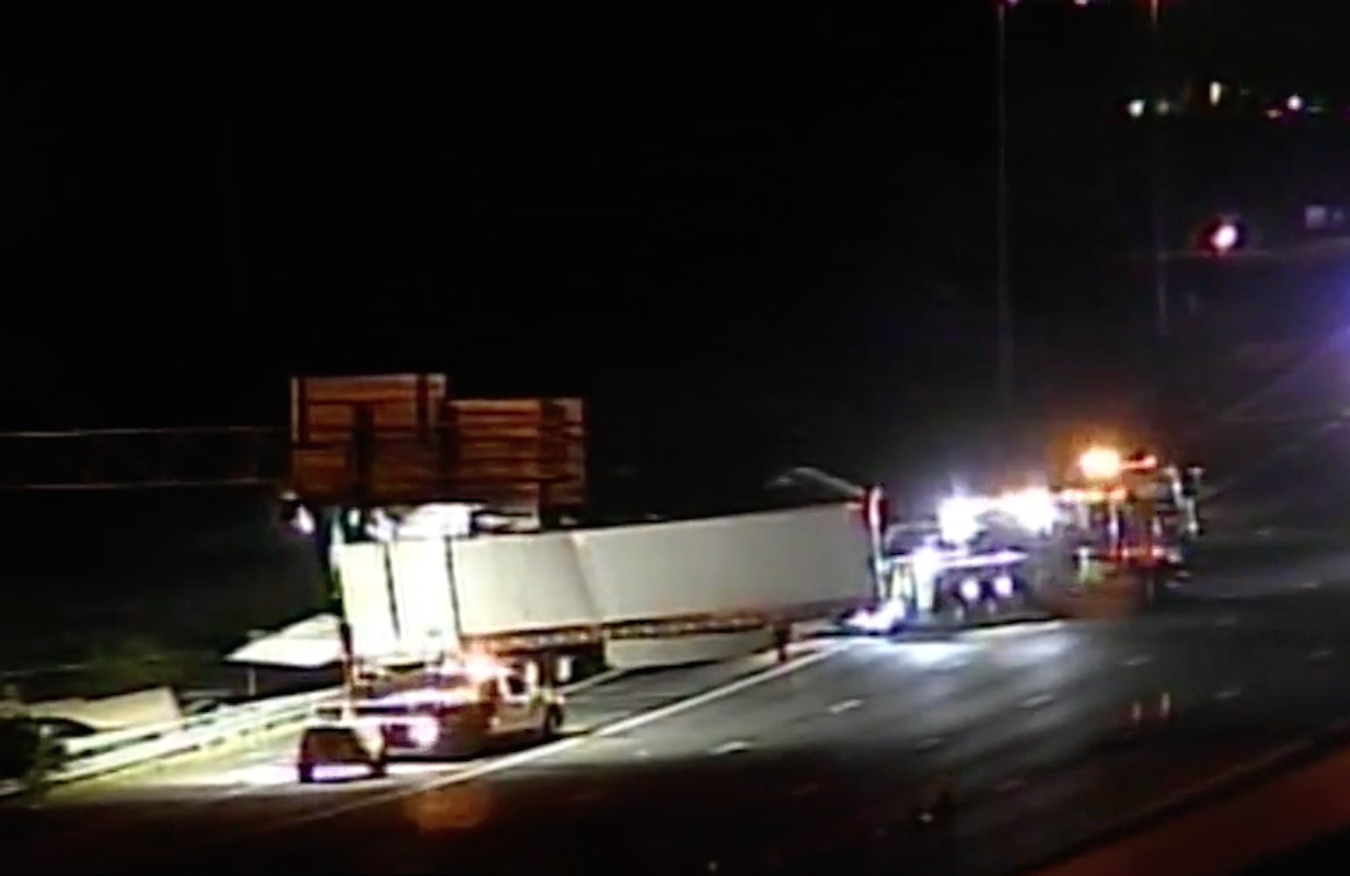 Semi driver killed in rollover crash on I-24