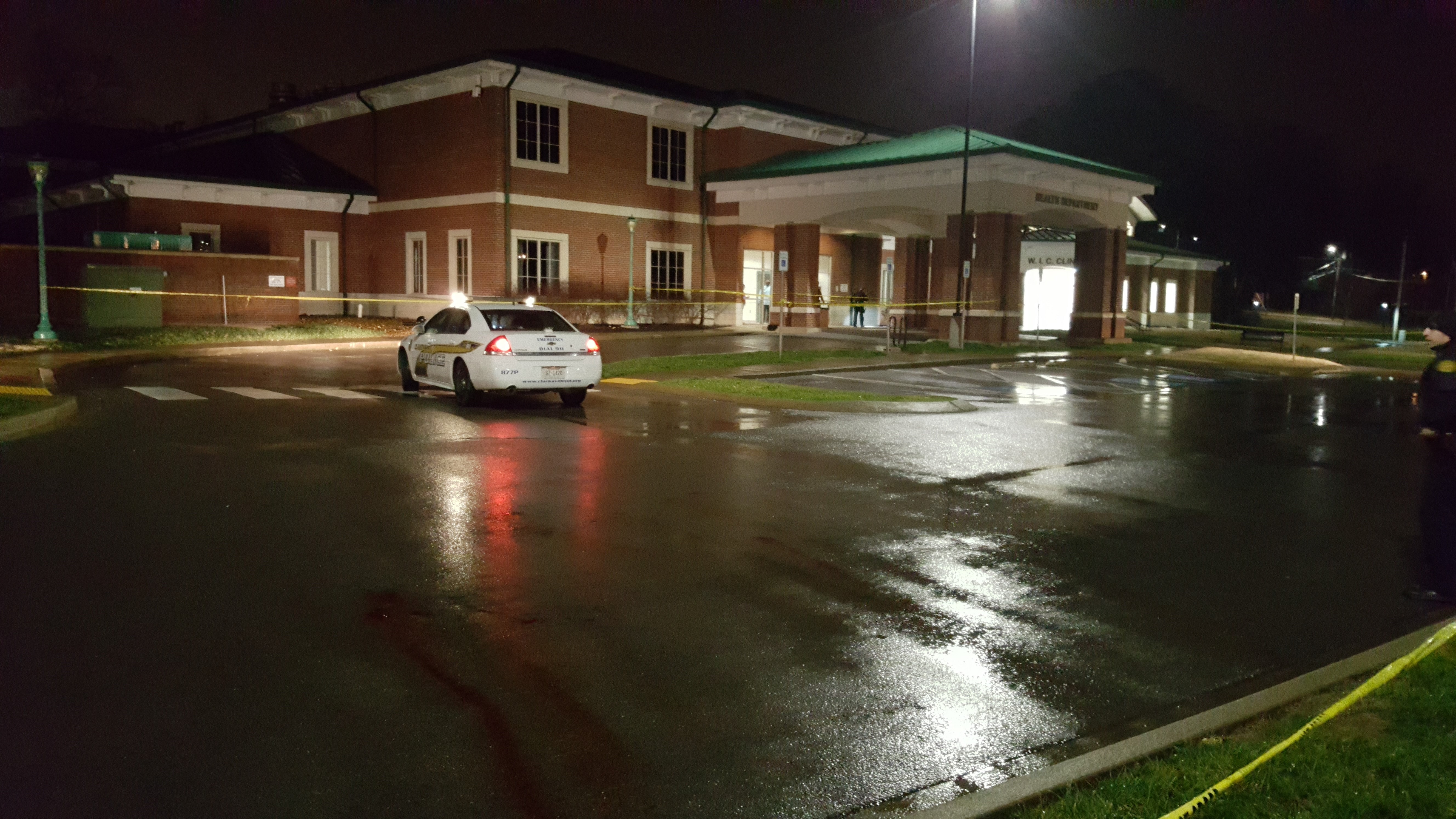 Clarksville police investigate dead body found at Veterans Plaza