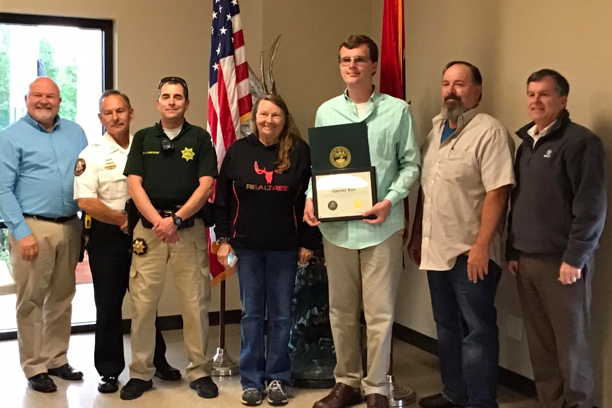 Clarksville man recognized by Stewart County Sheriff for bravery