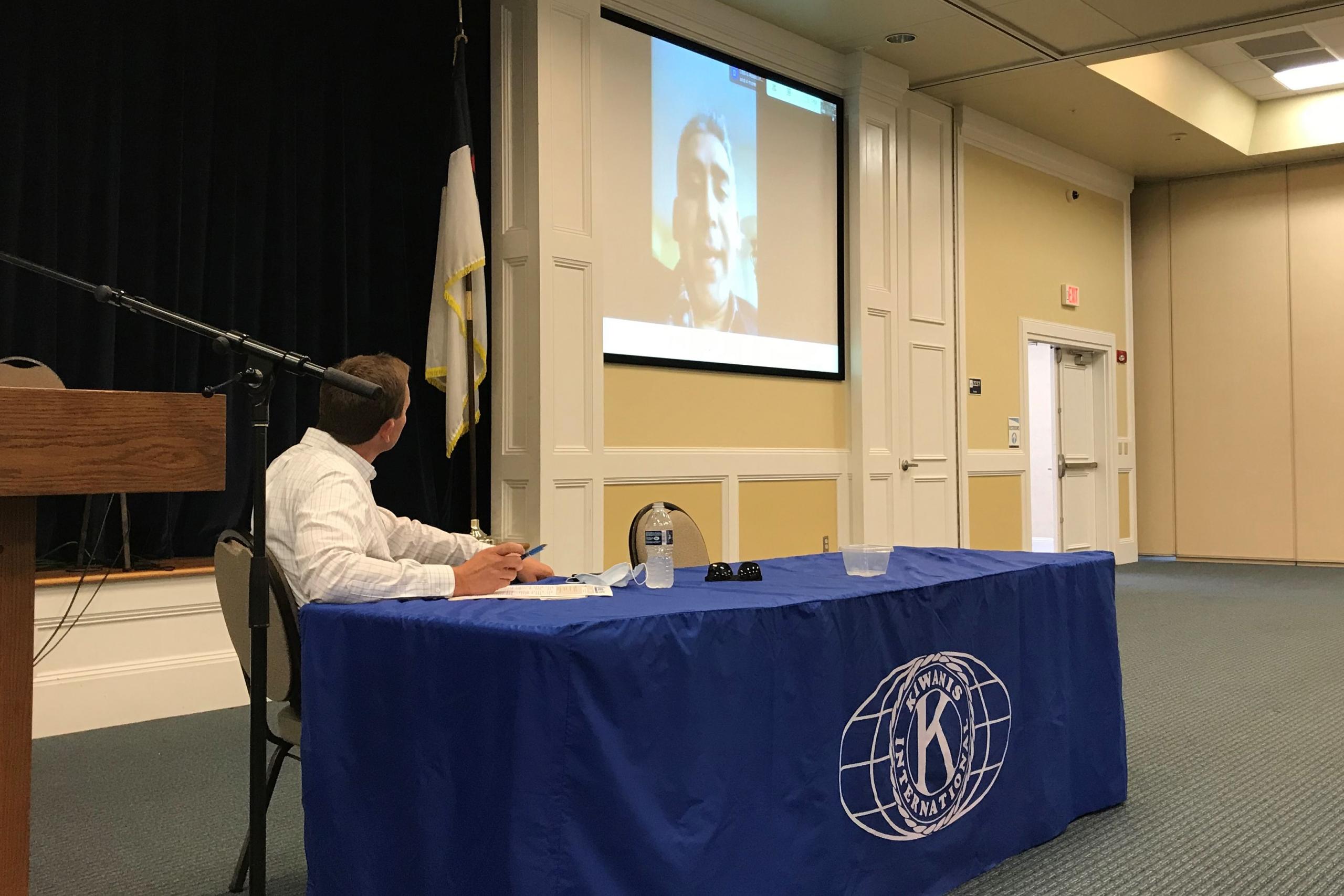 Senate candidate Manny Sethi calls out ‘Washington establishment Republicans’ in speech to Clarksville Kiwanis