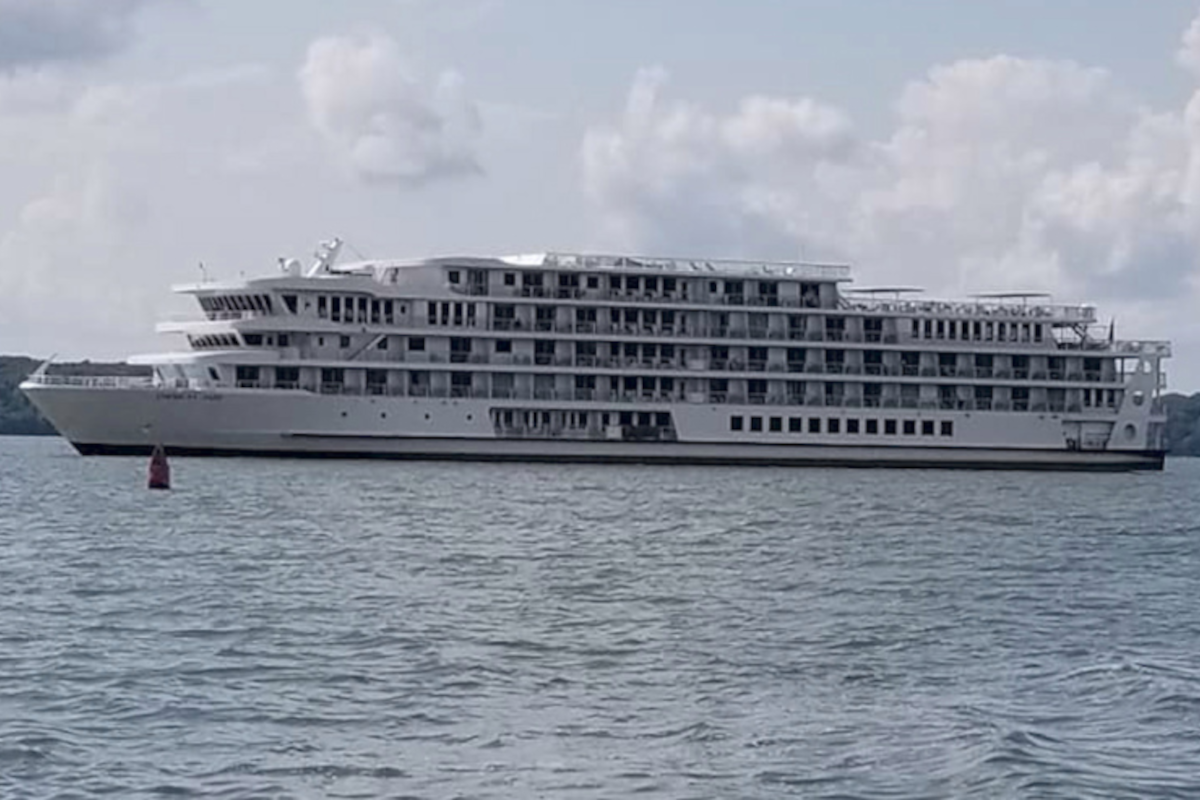 American Jazz still stuck on Lake Barkley sandbar, passengers asked to disembark