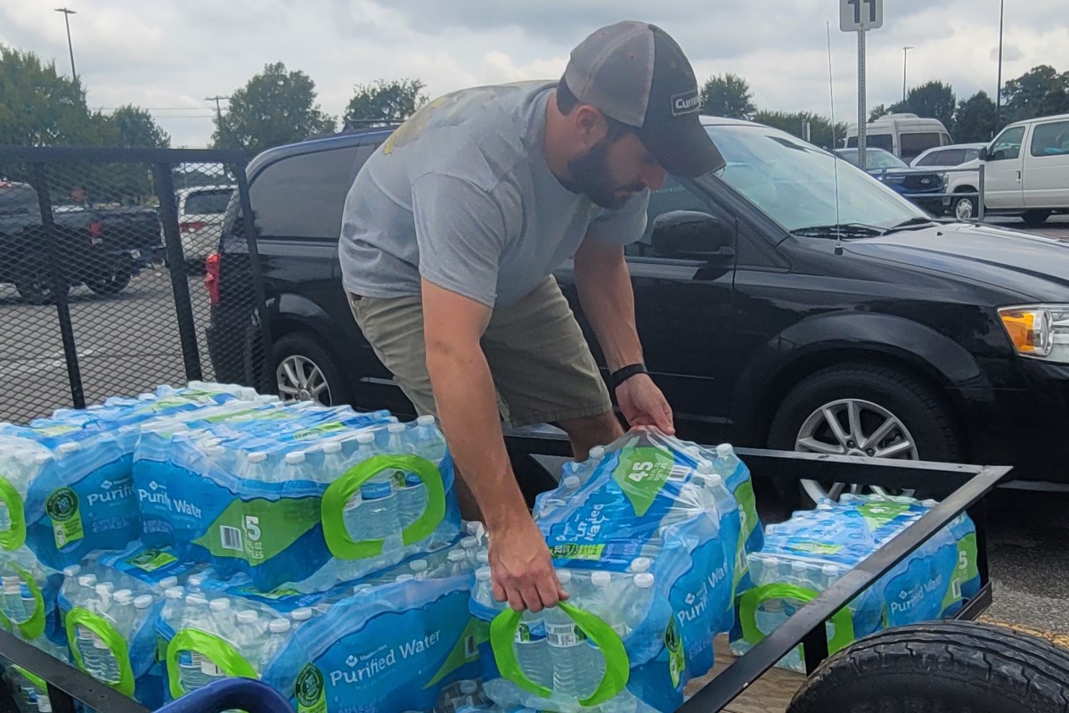 Fort Campbell soldier rushing home to Louisiana disaster zone with water, dog chow, emergency supplies