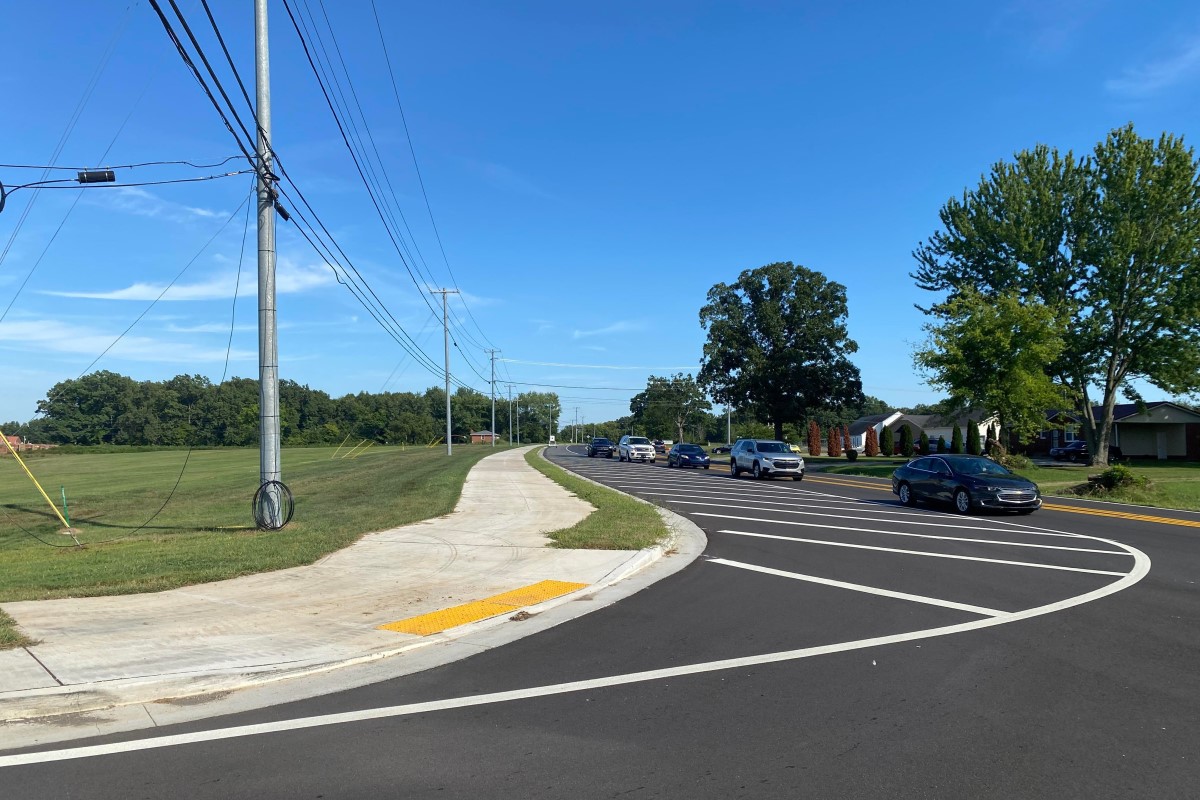 Room for cars, but no turn lane: Why that happens on Rossview Road, Ted Crozier Boulevard