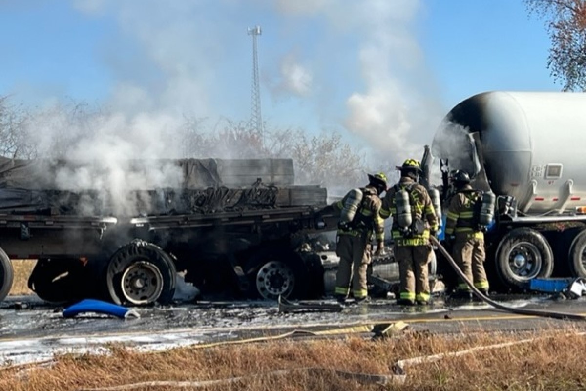 UPDATE: I-24 shut down at Exit 1 after semi-tractor trailer crash in Clarksville, 1 flown to Nashville