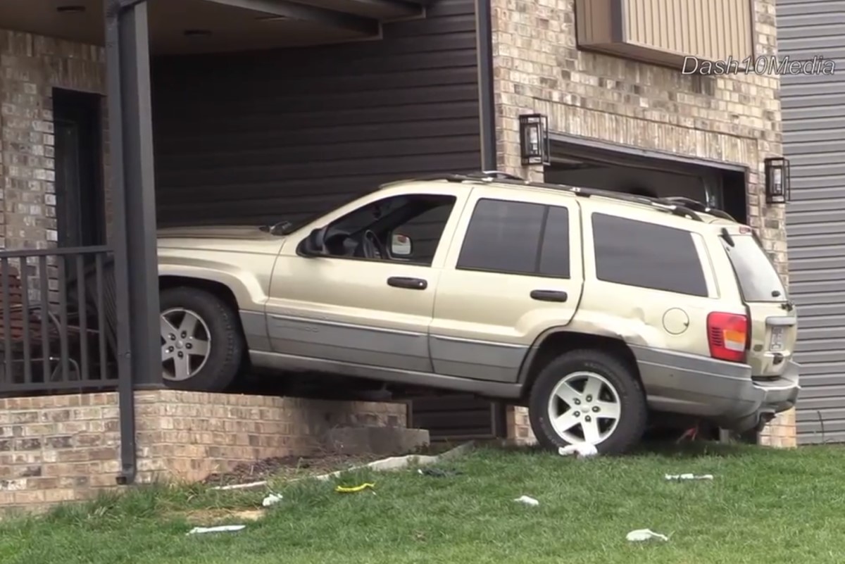 UPDATE: Man critically injured in shooting, crash near Tobacco Road in Clarksville