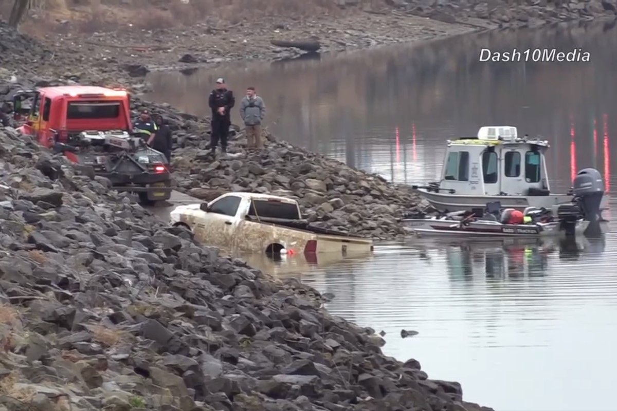 Truck pulled from Cumberland River, body inside may be missing Clarksville man