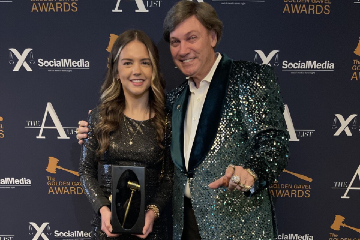 Kevin Kennedy receives Golden Gavel award at National Trial Lawyers Summit