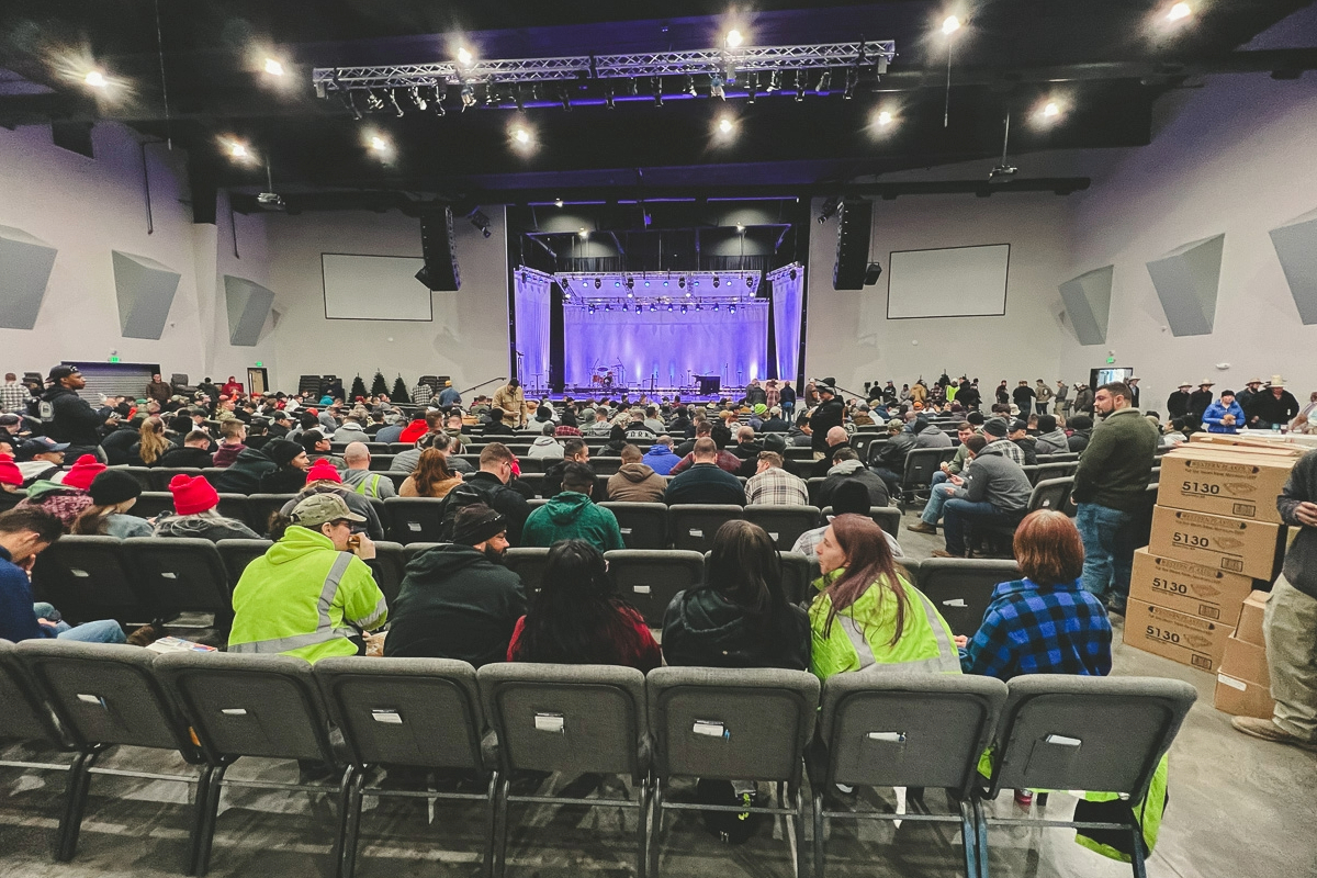 Thousands volunteer to clean up after devastating EF-3 tornado | VIDEO