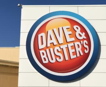 Dave & Buster's sign