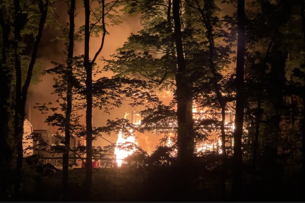 3 dogs killed in fire on Crabtree Circle in Clarksville | VIDEO