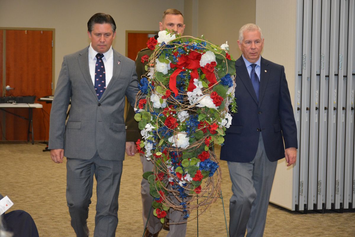 Veterans groups, mayors lay wreaths at Memorial Day Ceremony in Clarksville | PHOTOS