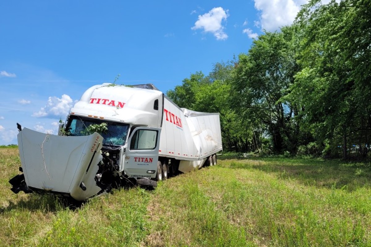 Tractor-trailer run off Interstate 24 in Clarksville during road rage incident Tractor-trailer run off Interstate 24 in Clarksville during road rage incident