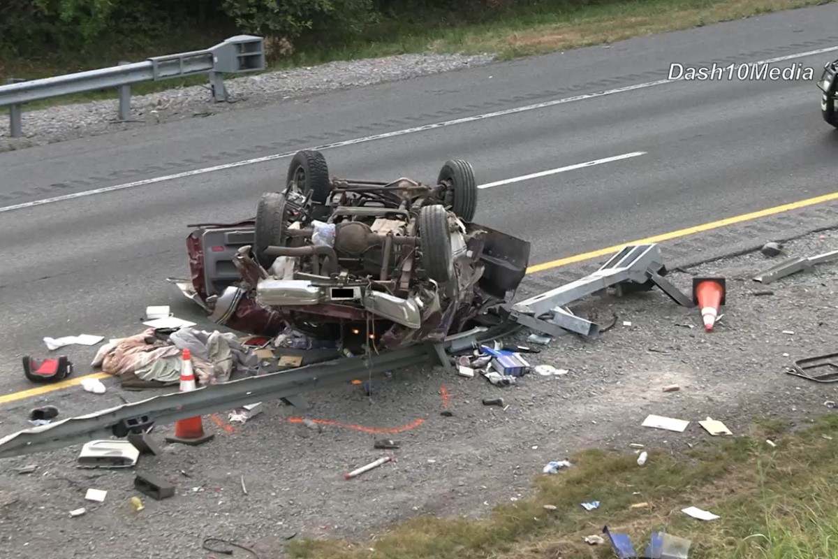 UPDATE: Vehicle pulling trailer flips on Interstate 24 in Clarksville UPDATE: Vehicle pulling trailer flips on Interstate 24 in Clarksville
