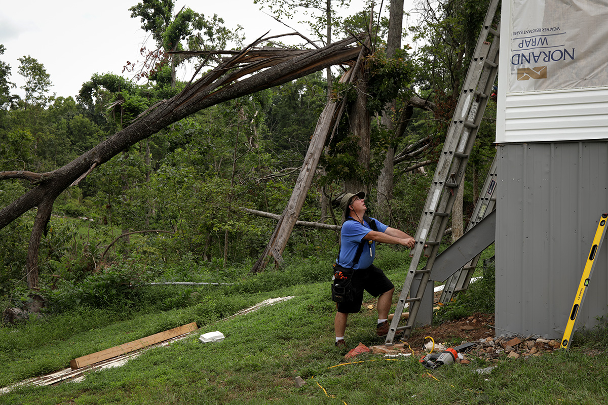 Ohio church groups come to Clarksville, helping rebuild homes after December tornado Ohio church groups come to Clarksville, helping rebuild homes after December tornado