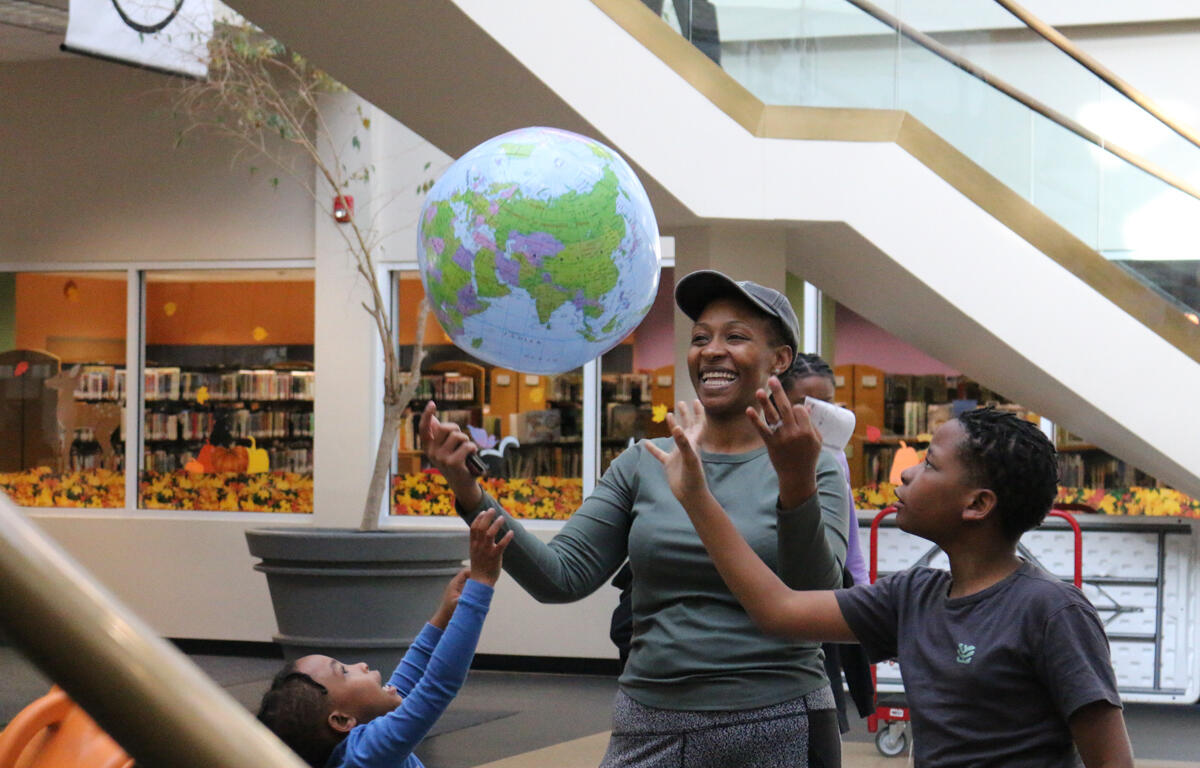 A Sci-Fi & Fantasy Expo attending family reacts to an inflatable "Earth" suspended in the air through the demonstration of the Bernoulli's principle by APSU students and their Professional Mad Scientist, Bryan Gaither, at the CMC Public Library on Nov. 2, 2024. (Daniela Thomas/APSU)