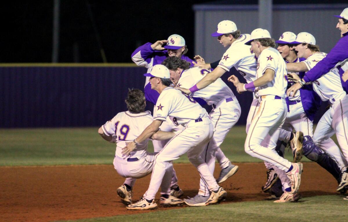 The Clarksville Wildcats defeated the Rossview Hawks in the District 13-4A championship. (Knox Rives)
