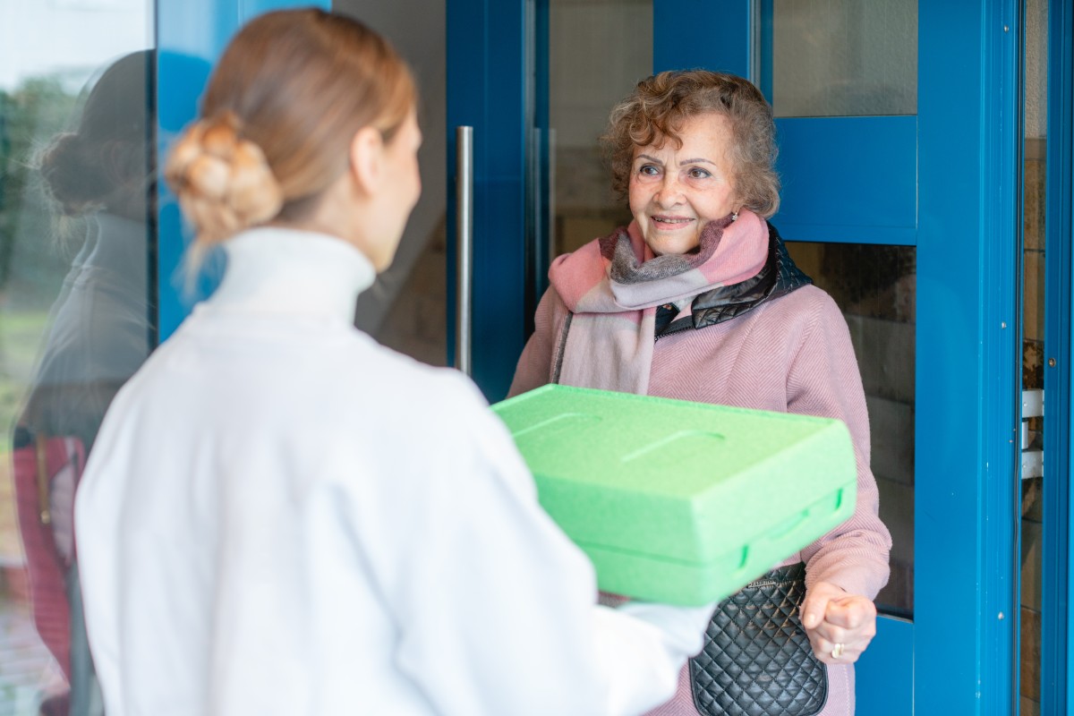 Meals on Wheels in urgent need of volunteers to deliver meals to seniors | Giving Grace
