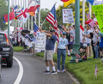 The No Kings protest on Riverside Drive in Clarksville on June 14, 2025. (Jeff Danault/Clarksville Now)