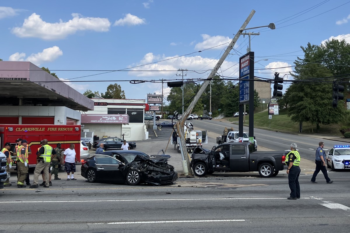 Two vehicles crashed and damaged a utility pole on Riverside Drive on Sept. 12, 2025. (Chris Smith)