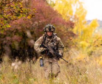 A U.S. soldier assigned to the 101st Airborne Division reacts to simulated contact during Combined Resolve 26-1 at the Hohenfels Training Area, Joint Multinational Training Center, Germany, Oct. 17, 2025. (U.S. Army photo by Sgt. Christian Aquino)