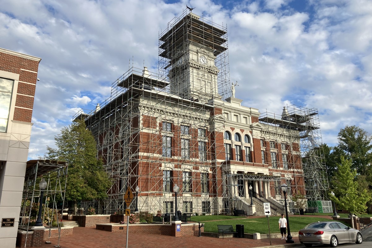 Roof replacement work on the Montgomery County Courthouse on Oct. 7, 2025. (Chris Smith)
