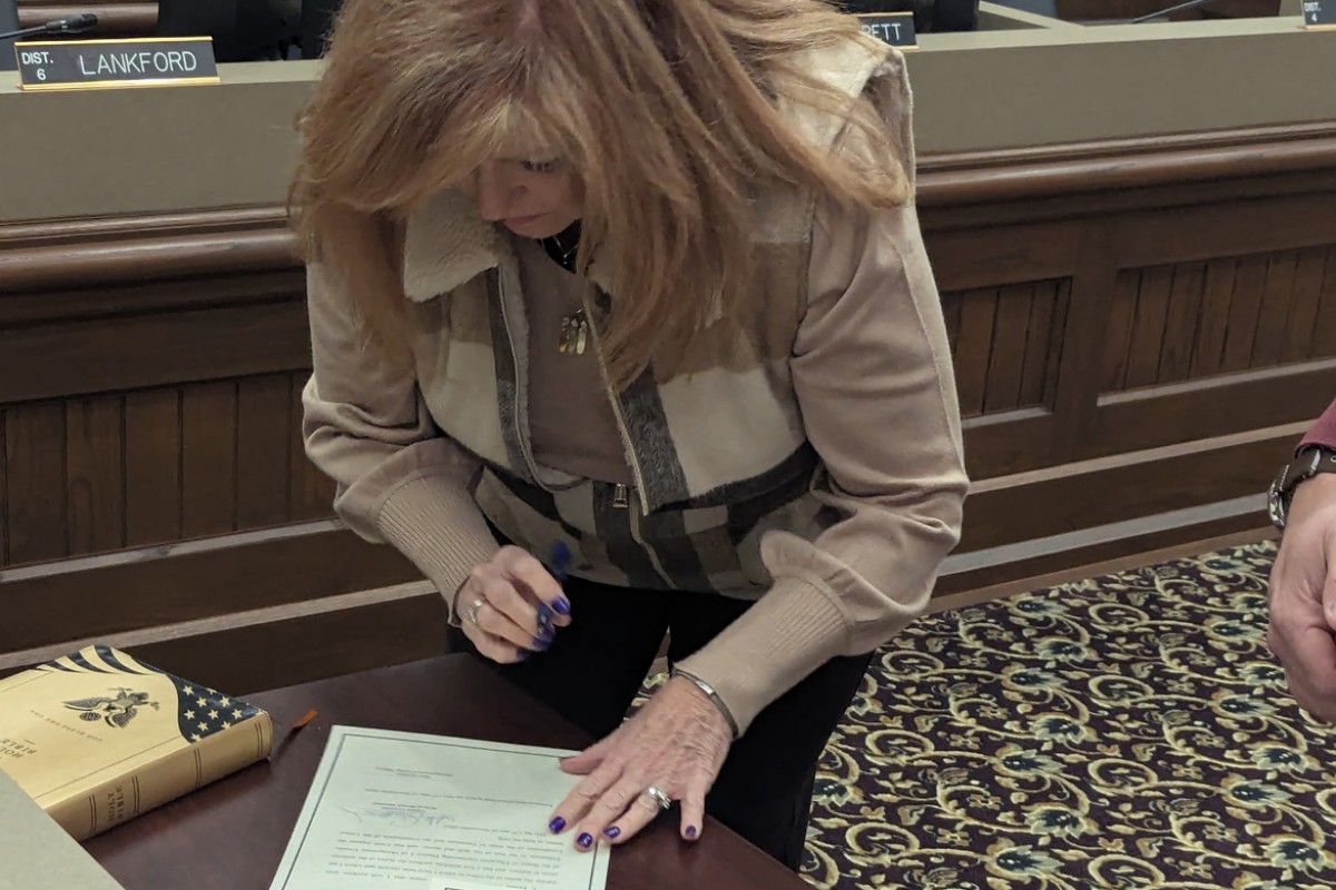 Teresa Crosslin is sworn in as the district 3 CMCSS school board representative, Nov. 17, 2025. (Teresa Crosslin contributed)