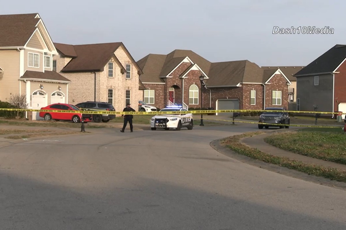Clarksville Police respond to a shooting on Chinook Circle on Dec. 13, 2025. (Enrique Hernandez, Dash 10 Media)