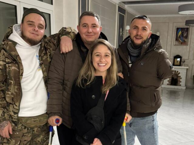 Andrea Lee, front, with wounded Ukrainian soldiers in 2024. (Andrea Lee, contributed)