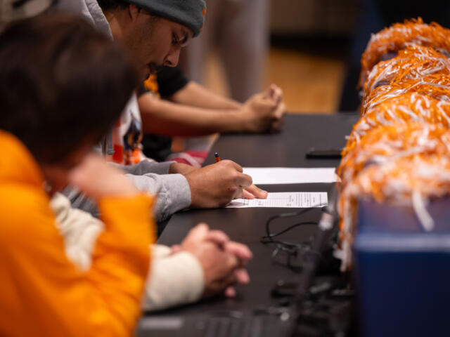 Kamari Blair signs on to the Tennessee Vols football team on Dec. 3, 2025. (Hannah Walker)