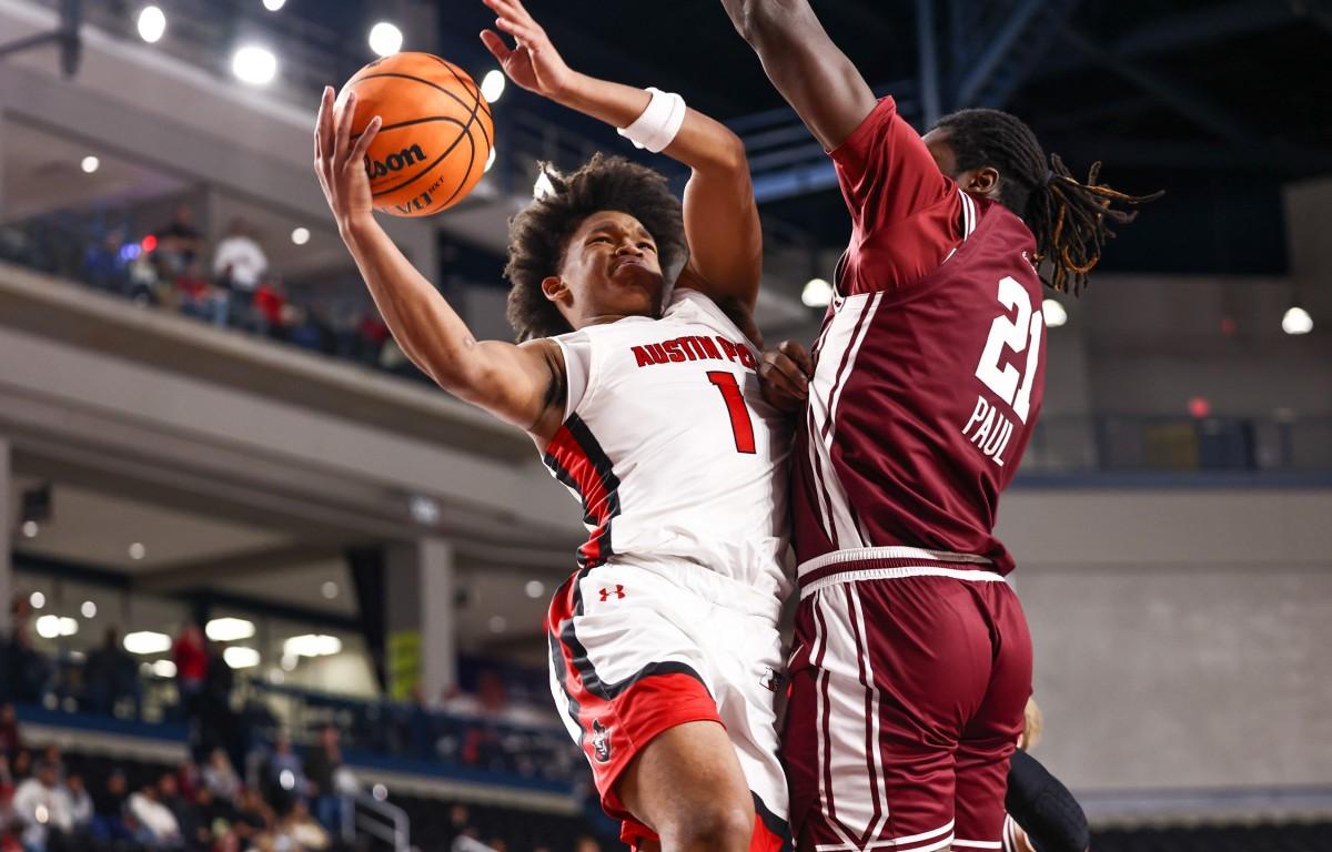 Austin Peay State University Govs' Zyree Collins goes up for a contested layup against EKU at F&M Bank Arena on Jan. 15, 2026. (Robert Smith, APSU Athletics, contributed)