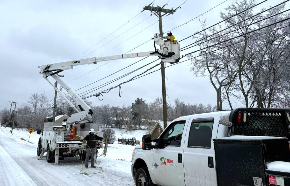 CDE crews work to restore power on Old Trenton Road during the ice storm on Jan. 25, 2026. (CDE Lightband, contributed)
