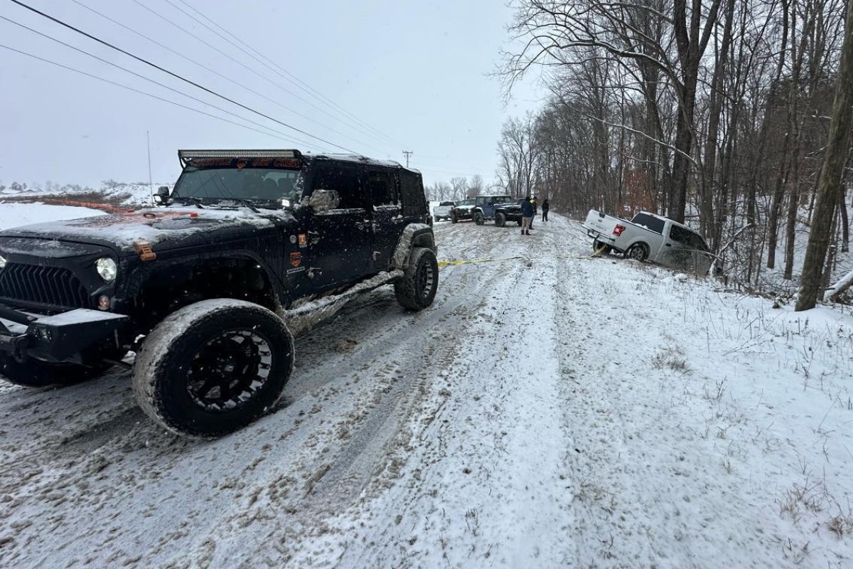 Members of the Clarksville Jeep Crew assist a vehicle stuck in the snow on Jan. 24, 2026. (Clarksville Jeep Crew, contributed)