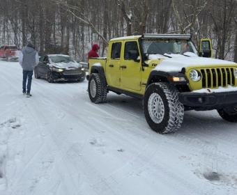 Members of the Clarksville Jeep Crew assist a vehicle stuck in the snow on Jan. 24, 2026. (Clarksville Jeep Crew, contributed)