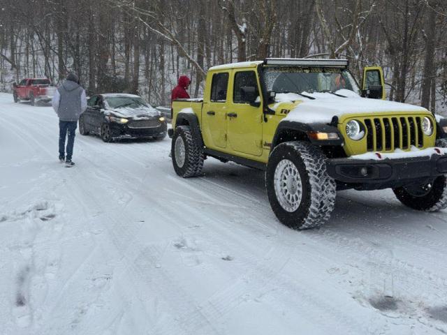Members of the Clarksville Jeep Crew assist a vehicle stuck in the snow on Jan. 24, 2026. (Clarksville Jeep Crew, contributed)