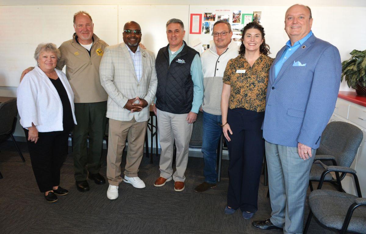 New Executive Director for the Tennessee River Chapter of the American Red Cross, Stacey Levine, sixth from left, poses with members of the local community and the Red Cross on Jan. 7, 2026. (Lee Erwin)