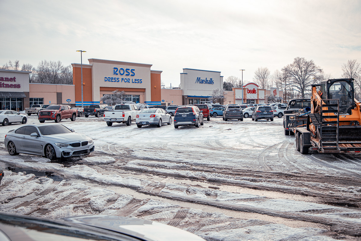 Planet Fitness, Ross, Marshalls, and Bealls parking lot off Madison Street on January 29, 2026. (Wesley Irvin)