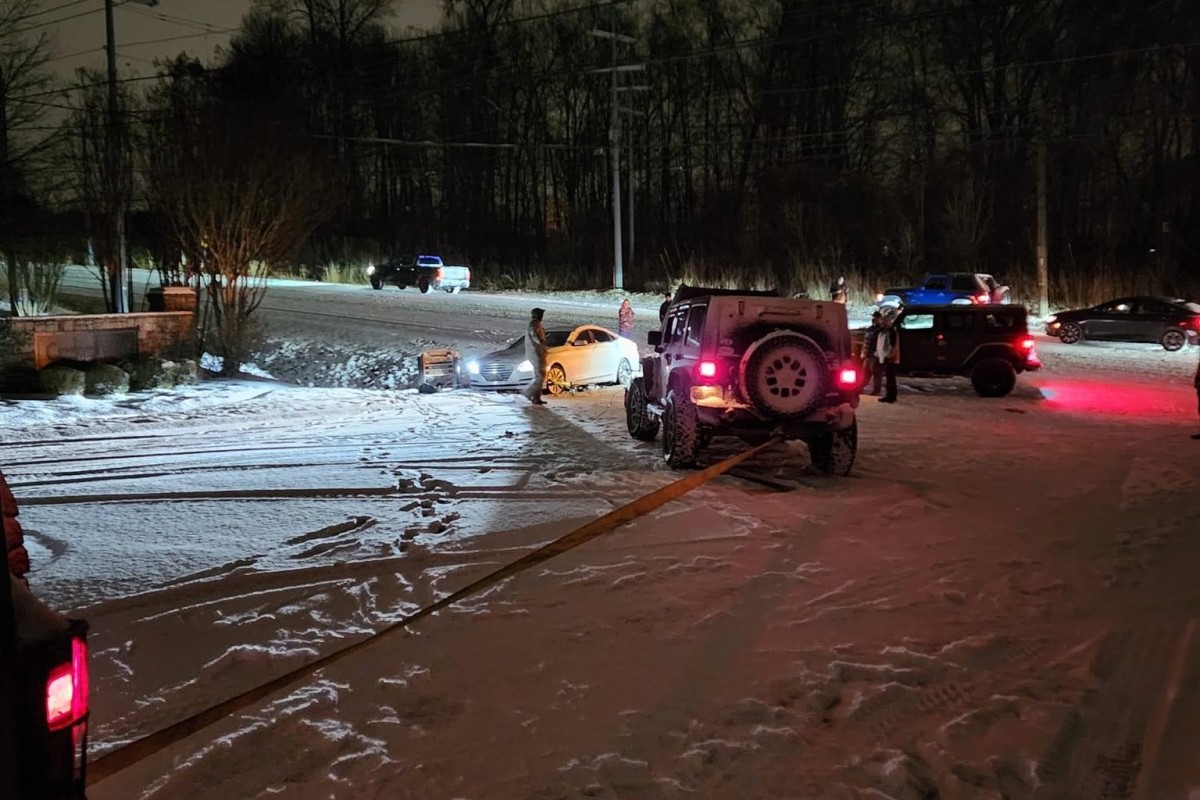 Police and Jeep drivers assist a vehicle during a previous winter storm in Clarksville. (CPD, contributed)