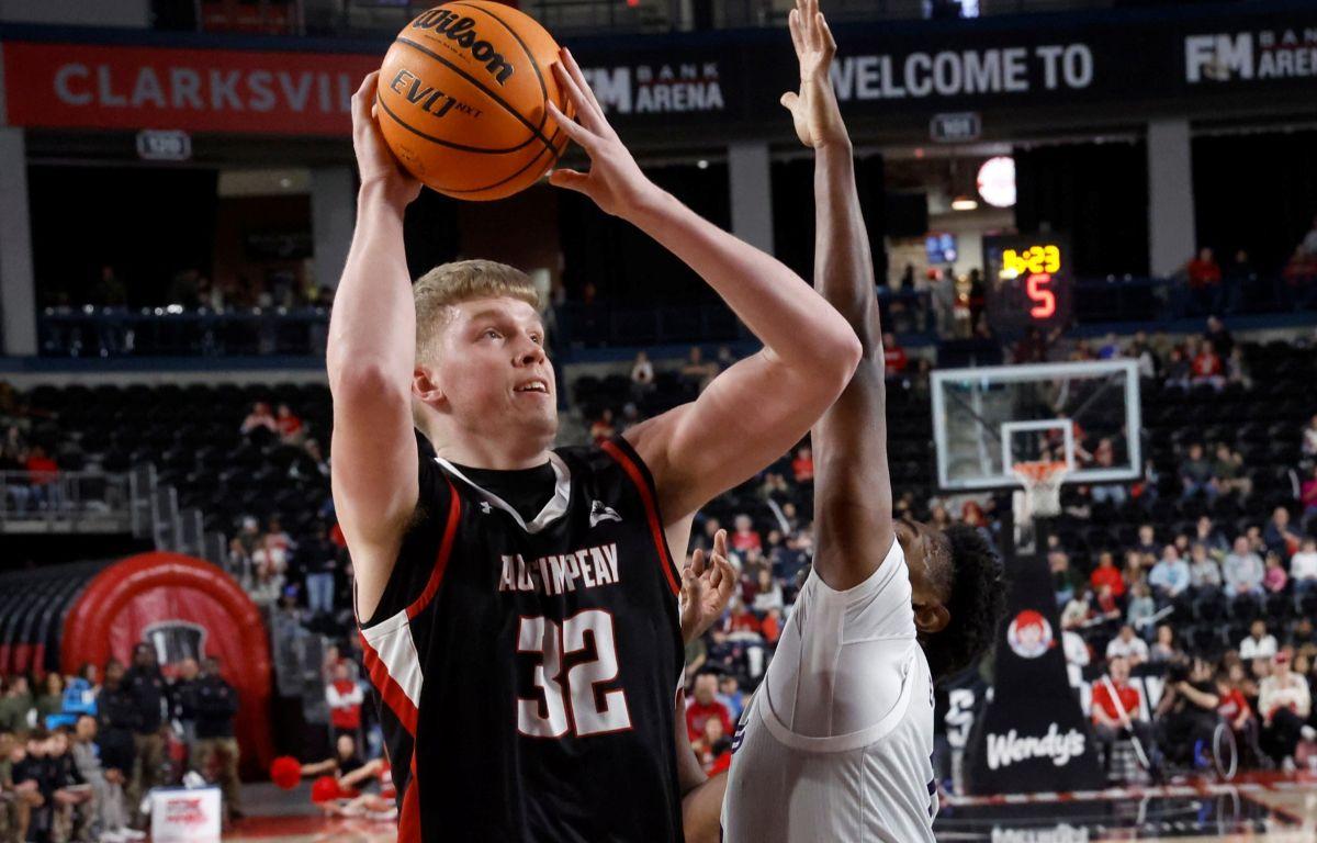 Austin Peay defeated North Alabama 91-62 on Military Appreciation Day during action Saturday on Gary Mathews Court in F&M Bank Arena. Photos by Robert Smith, APSU Athletics.
