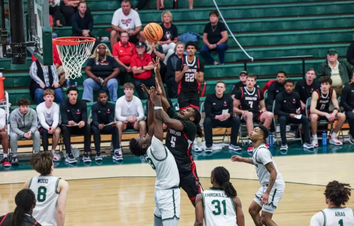 Austin Peay's basketball team clinched no less than a share of the 2026 Atlantic Sun Conference Regular-Season Championship in a 65-61 win against Jacksonville at Swisher Gymnasium, Feb. 21, 2026, in Jacksonville, Florida. (Alex Allard, APSU Athletics)