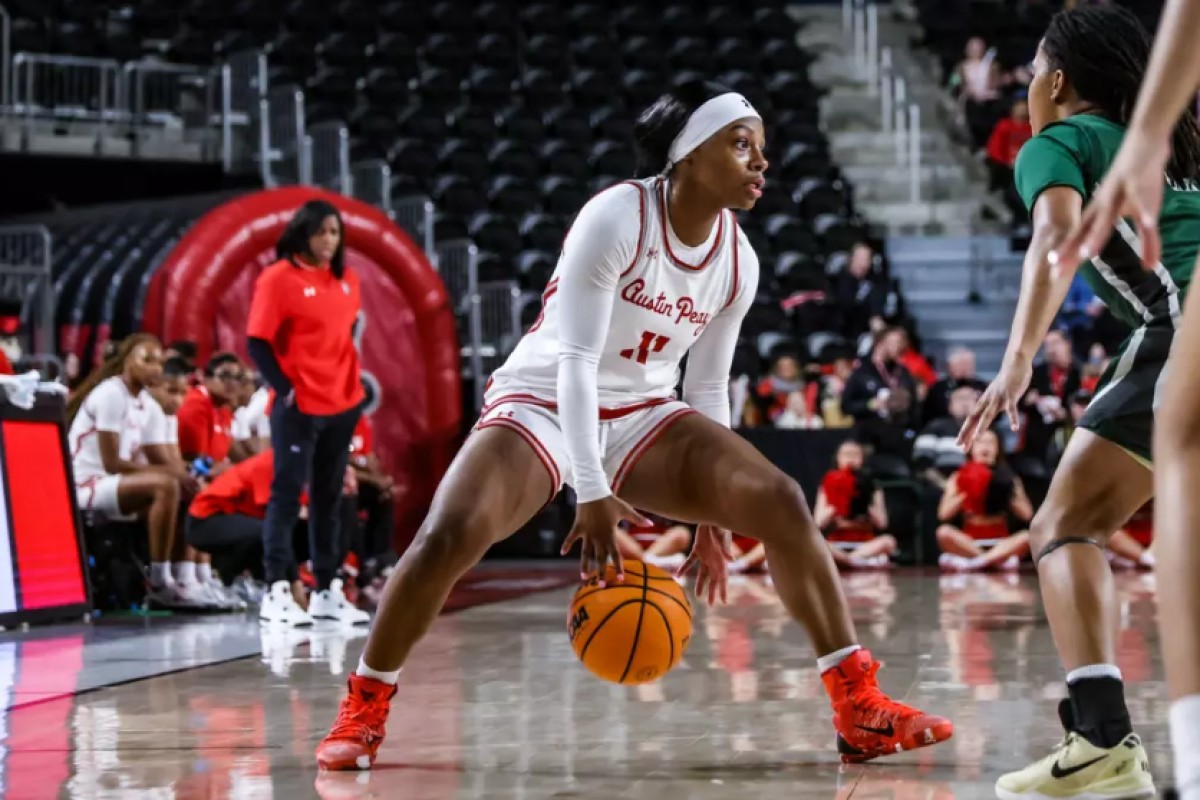 Austin Peay lost to Jacksonville 70-68 during Atlantic Sun Conference action on Saturday, Jan. 31, at Gary Mathews Court in F&M Bank Arena. (Robert Smith | APSU Athletics)