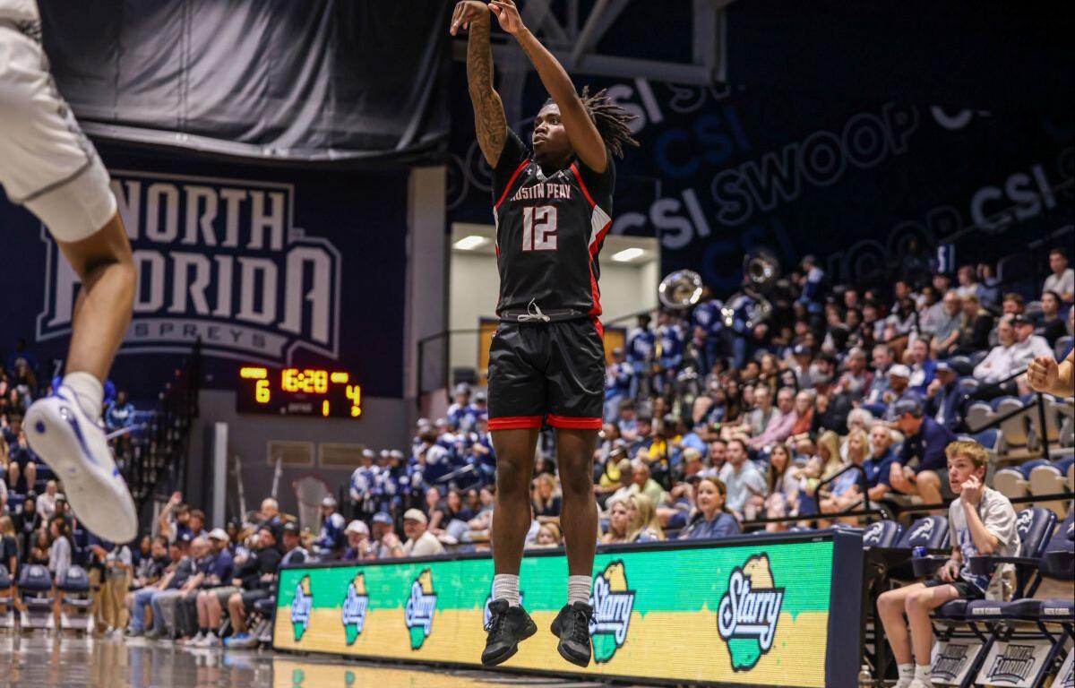 The Austin Peay men's basketball team defeated North Florida in Jacksonville on February 19, 2025. Photo by Alex Allard, APSU Athletics.