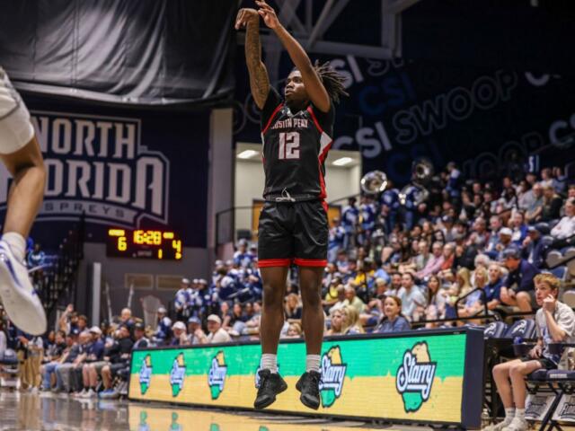 The Austin Peay men's basketball team defeated North Florida in Jacksonville on February 19, 2025. Photo by Alex Allard, APSU Athletics.