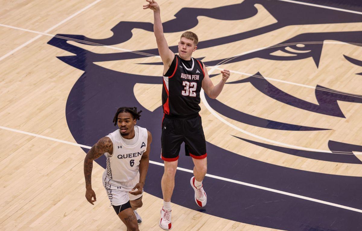 The Austin Peay men's basketball team defeated Queens at Curry Arena in Charlotte, NC, on Feb. 11, 2026. Photo by Alex Allard, APSU Athletics.