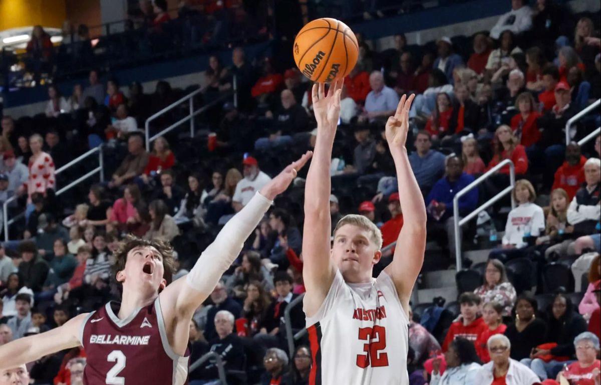 Austin Peay defeated Bellarmine 90-70 during ASUN conference action Saturday on Gary Mathews Court at F&M Bank Arena. Photos by Robert Smith | APSU Athletics.