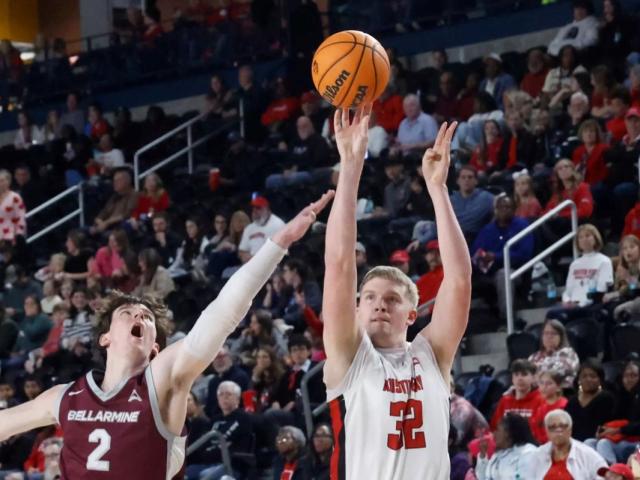 Austin Peay defeated Bellarmine 90-70 during ASUN conference action Saturday on Gary Mathews Court at F&M Bank Arena. Photos by Robert Smith | APSU Athletics.